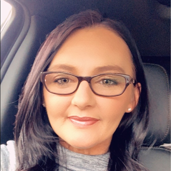 Meet your Posher, Lindsay - Picture 2 of 2